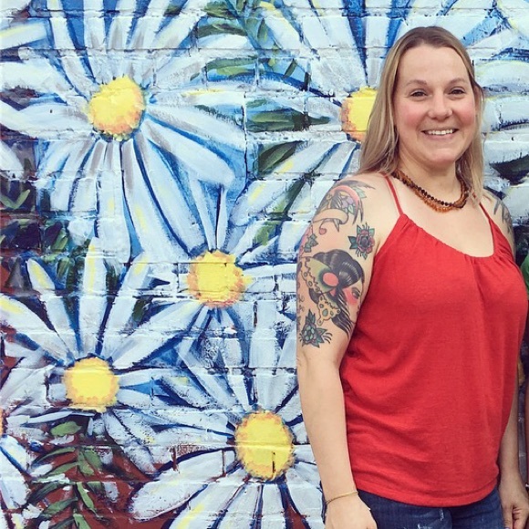 Meet your Posher, Cyndi - Picture 2 of 2